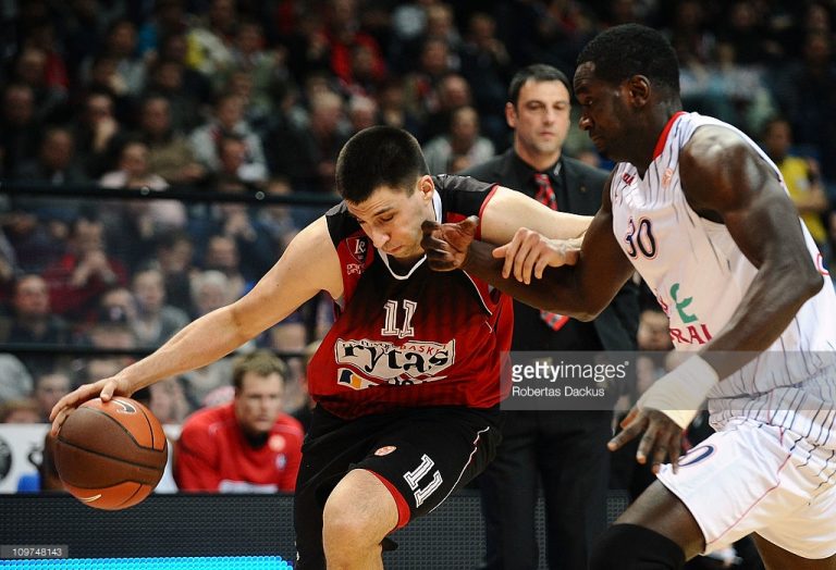 El Baskonia vence en Vilnius y se clasifica para el Top 8.La Zona Tu Radio-Vitoria 04/03/11