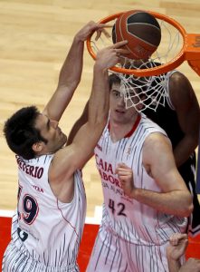 Cuartos de Final de la Copa del Rey.Retransmision Caja Laboral Baskonia-Bizkaia Bilbao Basket 11/02/11