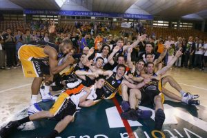 Especial ascenso de Araberri a Leb Plata en La Zona de Tu Radio-Vitoria 06/06/11