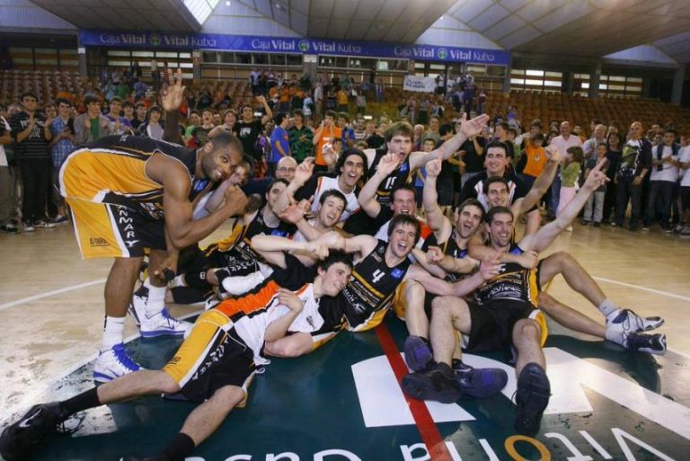 Especial ascenso de Araberri a Leb Plata en La Zona de Tu Radio-Vitoria 06/06/11