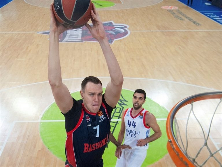 Euroliga J30.Baskonia cierra la fase regular con derrota (79-81) ante Anadolu Efes y se enfrentará a Fenerbahçe en el Top8