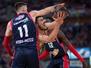 Play offs 4º de final de Euroliga J4.Kirolbet Baskonia 83-92 Fenerbahçe Dogus.