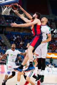 1ºpartido de los 4º de Final de los Play offs Liga ACB.Kirolbet Baskonia 87-70 Unicaja de Málaga