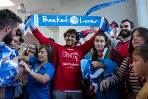 Las aficiones de San Pablo Burgos y Kirolbet Baskonia, unidas por el baloncesto gracias a Endesa Basket Lover