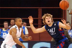 El 3º partido de la Final de Liga ACB 04/05.Real Madrid 82-83 Tau Cerámica Baskonia
