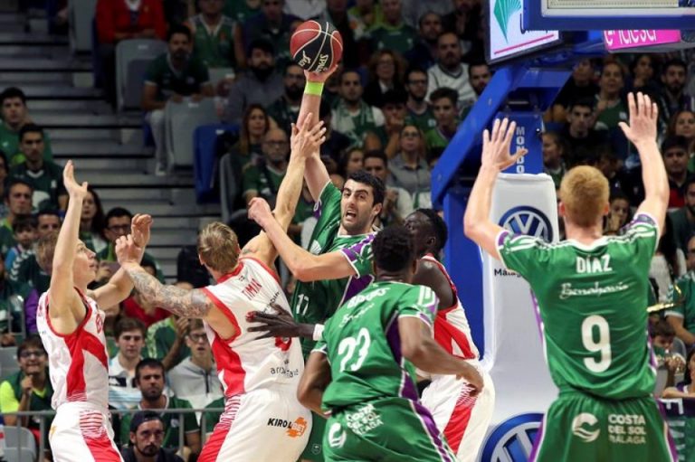 El vídeoblog de Sergio Vegas:Unicaja de Málaga,buenas bases para atacar la Euroliga.Luis Casimiro, Witjer y más fichajes.