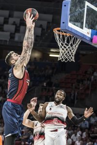 Vincent Poirier establece el récord de mates de la historia de Baskonia
