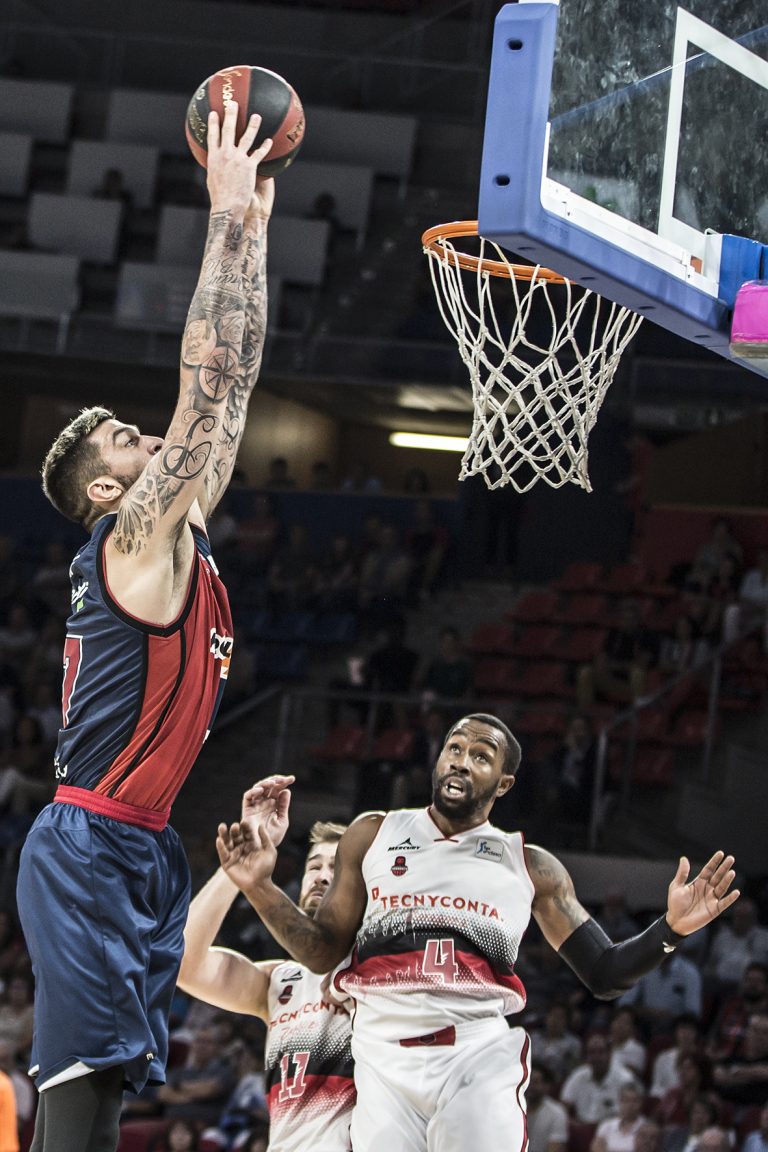 Vincent Poirier establece el récord de mates de la historia de Baskonia