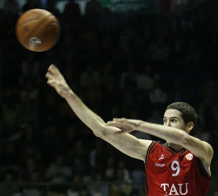 Euroliga J8. Tau Cerámica Baskonia 75 – 64 Olympiacos