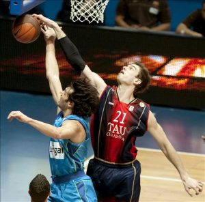 Euroliga Top 8.Tercer partido.Tau Cerámica Baskonia 69-62 F.C Barcelona