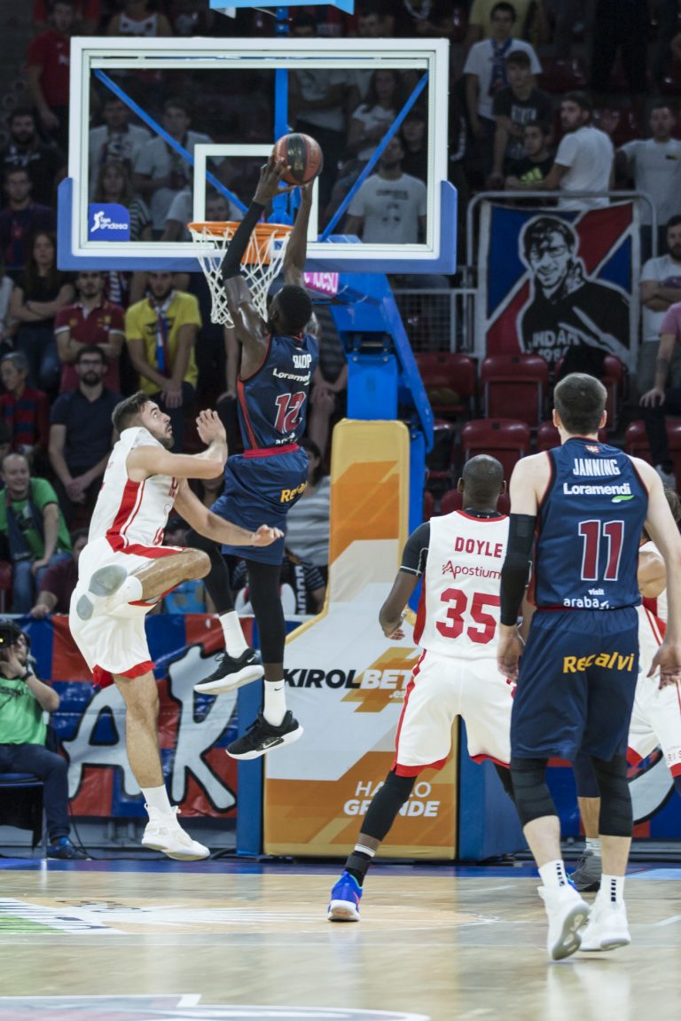 Baskonia consigue su segunda victoria consecutiva por más de 40 puntos trece años después.