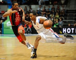 Brandon Jennings visitó Vitoria-Gasteiz