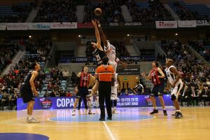 Lunes 13 de Febrero de 2012  – La Tertulia Entre Cuartos de Tu Radio Vitoria