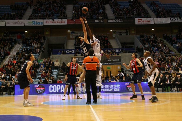 Lunes 13 de Febrero de 2012  – La Tertulia Entre Cuartos de Tu Radio Vitoria