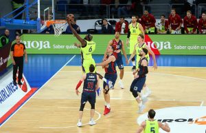 KIROLBET Baskonia Vitoria-Gasteiz 70-77 FC Barcelona Lassa Highlights | EuroLeague RS Round 14