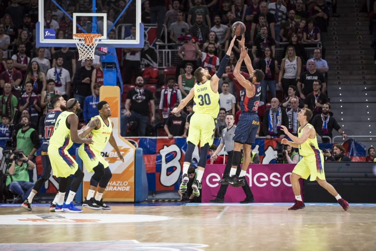 Liga ACB J17.Kirolbet Baskonia 73-82 FC Barcelona.