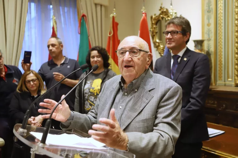 Reconocimiento del Ayuntamiento a las personas promotoras del baloncesto en Vitoria-Gasteiz