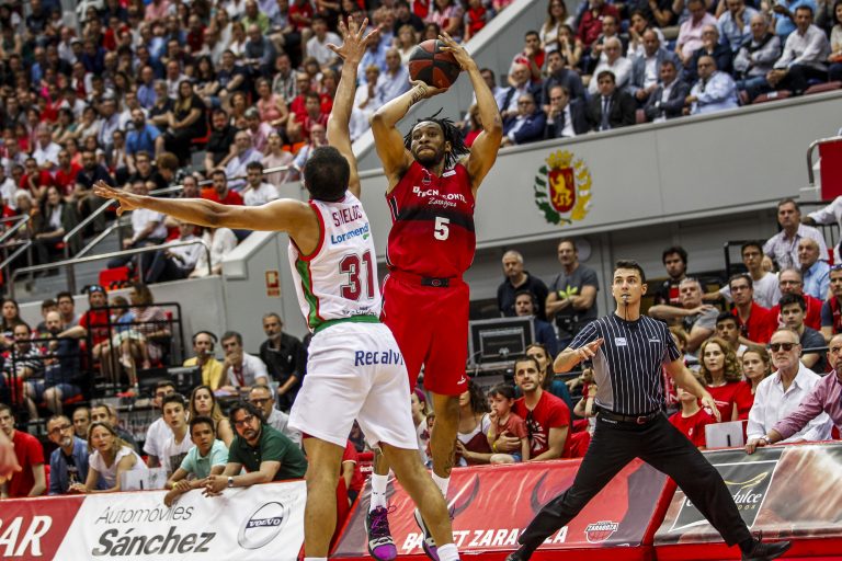 Playoffs 4ºde Final de Liga ACB J2.Tecnyconta Zaragoza 76-69 Kirolbet Baskonia (2-0)
