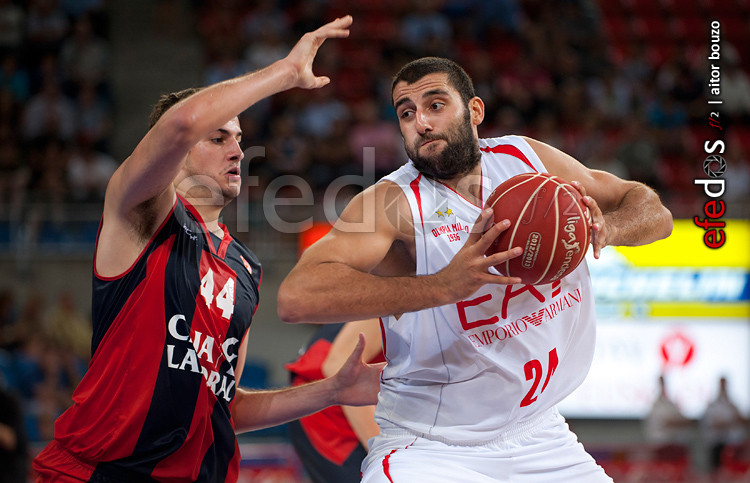 El Baskonia logra el Trofeo Diputación al vencer a Armani Jeans Milano 77-75