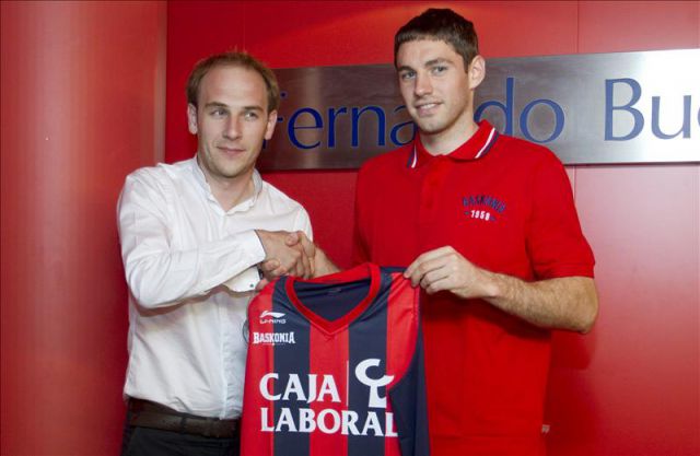 Fabien Causeur presentado como jugador baskonista