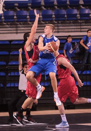 El Baskonia logra el triangular de San Mateo de Logroño