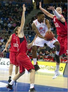 Euroliga J8. Caja Laboral Baskonia 64-62 Emporio Armani Milán