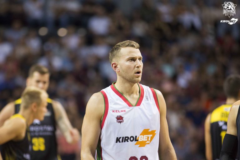 Nik Stauskas, entre dos y tres semanas de baja. Shavon Shields recuperado