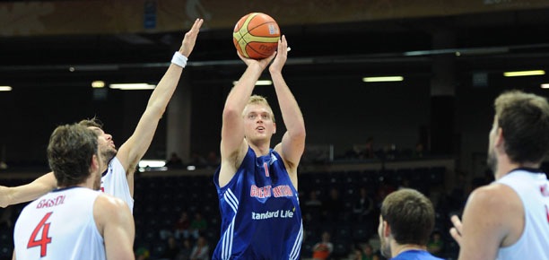 Mainoldi lesionado para las próximas seis semanas. Daniel Clark ocupará su lugar