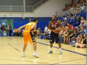 El Baskonia logra su primera victoria de la pretemporada ante el Fuenlabrada (81-84)