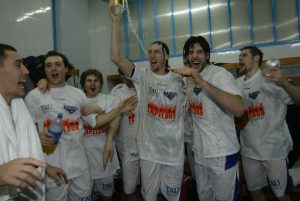 La Tertulia de baloncesto de Cope Vitoria.Baskonia campeón de la Copa del Rey, Sevilla 2004