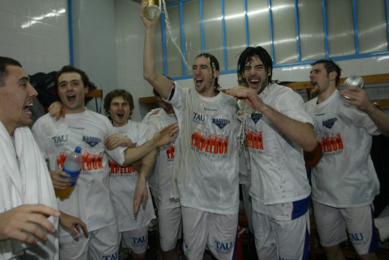 La Tertulia de baloncesto de Cope Vitoria.Baskonia campeón de la Copa del Rey, Sevilla 2004