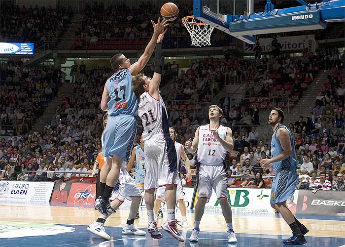 Playoffs Liga ACB. 4ºde Final J1.Caja Laboral Baskonia 92-76 Asefa Estudiantes
