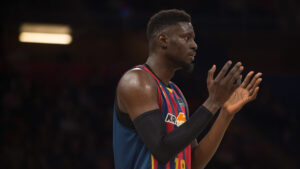 Fall sufre una distensión de la fascia plantar