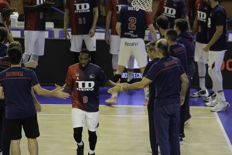 TD Systems Baskonia prescinde de Khadeen Carrington