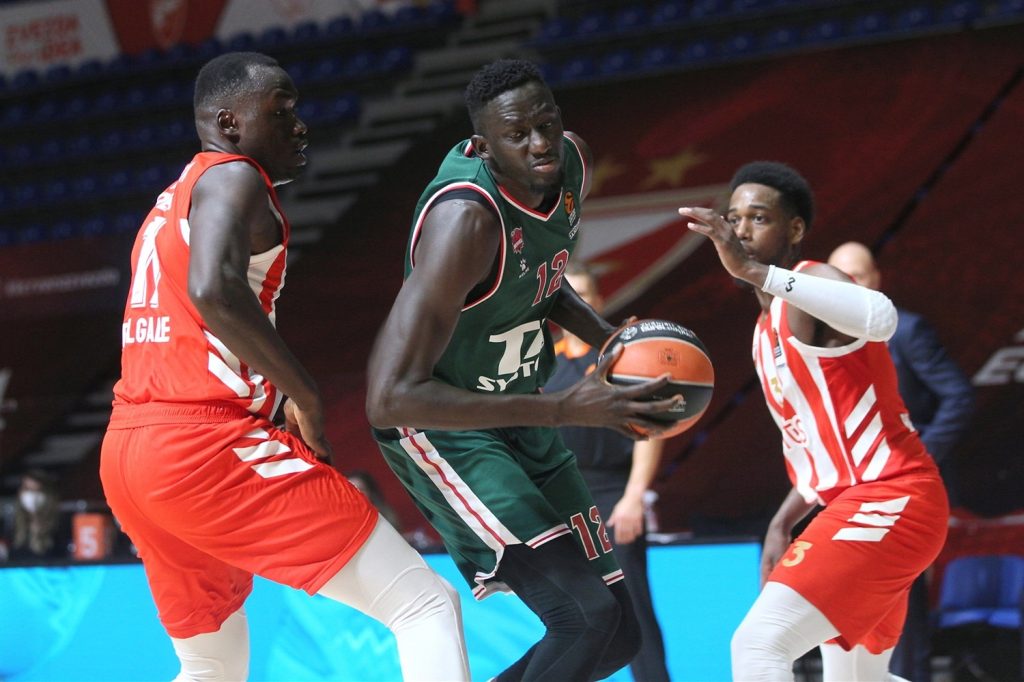 Ilimane Diop ante Estrella Roja