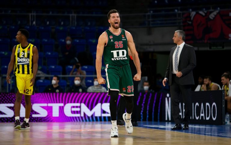 Alec Peters juega su mejor partido en la Euroliga