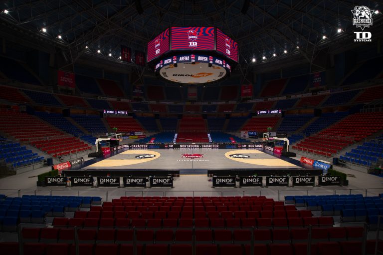El Buesa Arena estrena nuevo parquet