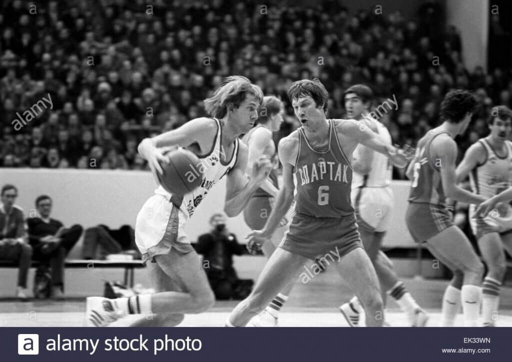 Foto:Duelo de la Copa Korac entre Spartak y Cotonificio de Badalona (Brian Jackson) en 1982.
