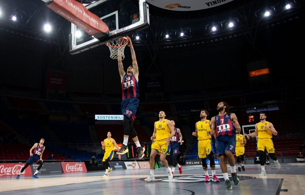 Foto:euroleague.net Polonara culmina un contraataque con un mate. Foto:euroleague.net Polonara culmina un contraataque con un mate.