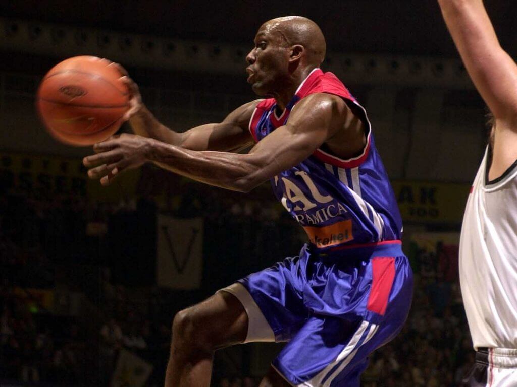 Foto: Euroleague. Elmer Bennett en la campaña 00/01