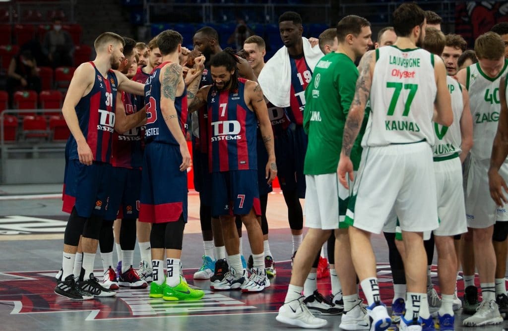 Foto: Euroleague. Las plantillas de Baskonia y Zalgiris tras el partido 29/01/21 Foto: Euroleague. Las plantillas de Baskonia y Zalgiris tras el partido 29/01/21