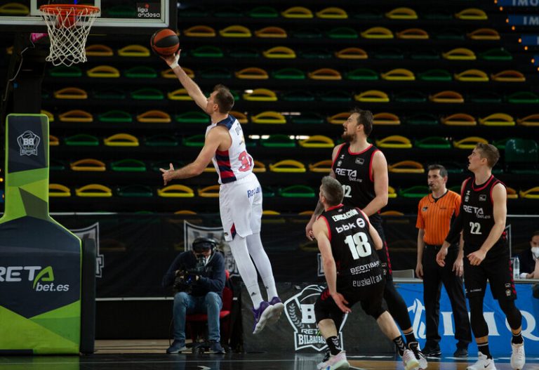 Récords estadísticos para Zoran Dragic en anotación, triples y valoración.