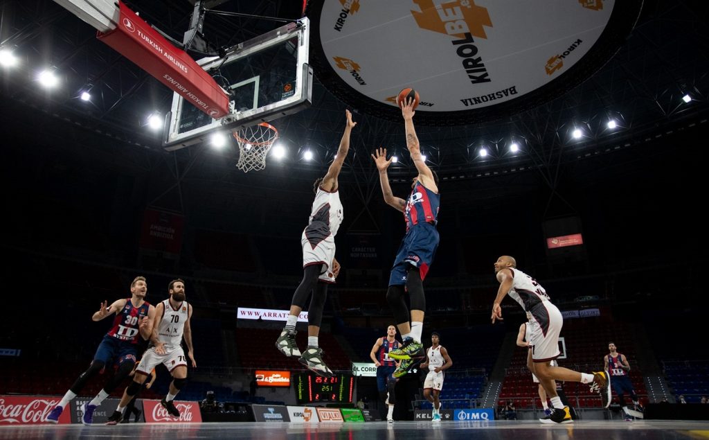 Achille Polonara en acción