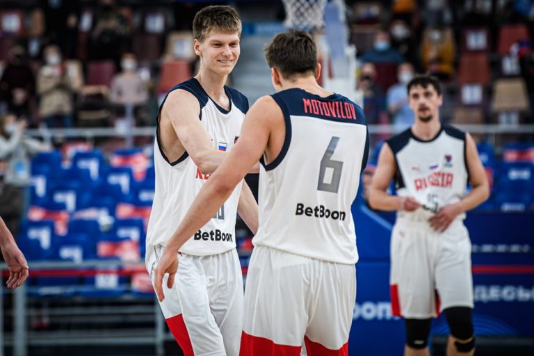 Pavel Savkov debuta con Rusia