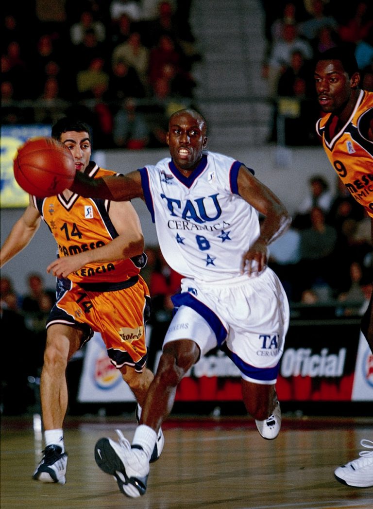 Liga ACB J8. Tau Cerámica Baskonia 89-78 Pamesa Valencia Basket