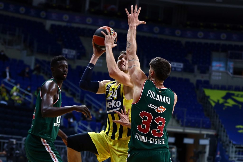 Polonara ante Vesely futuro compañero del italiano en Fenerbahçe