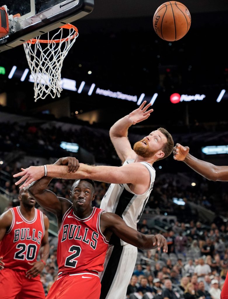 Costello en su debut con los Spurs frente a Chicago Bulls el 11/11/17