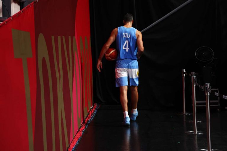Luis Scola juega su último partido con Argentina