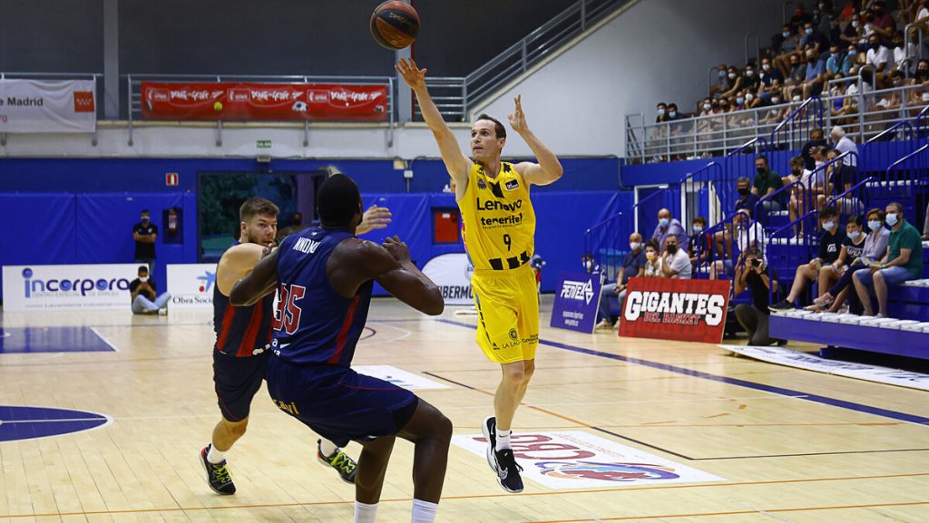 Marcelinho Huertas ante el Baskonia en Getafe