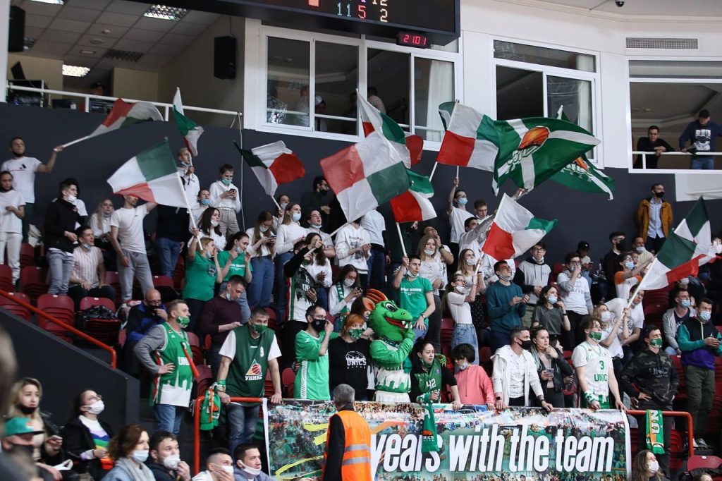 Foto: Unics Kazan. Aficionados del equipo kazajo durante la temporada 20/21